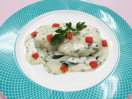サーモンのムニエル　ヨーグルトソース　ディル風味